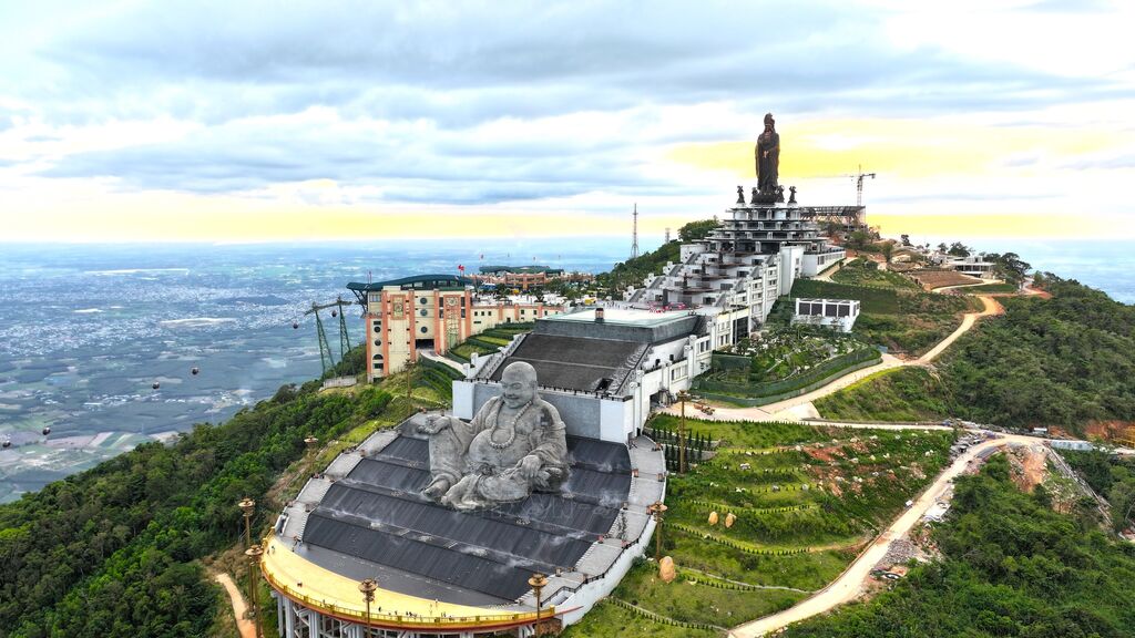 Khu du lịch Núi Bà Đen Dương Minh Châu