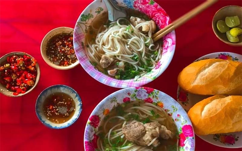 Bánh canh Sáu Đệ