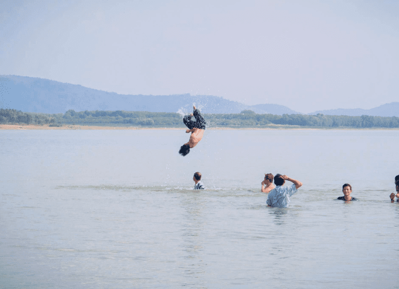 Bãi tắm Suối Bà Chiêm