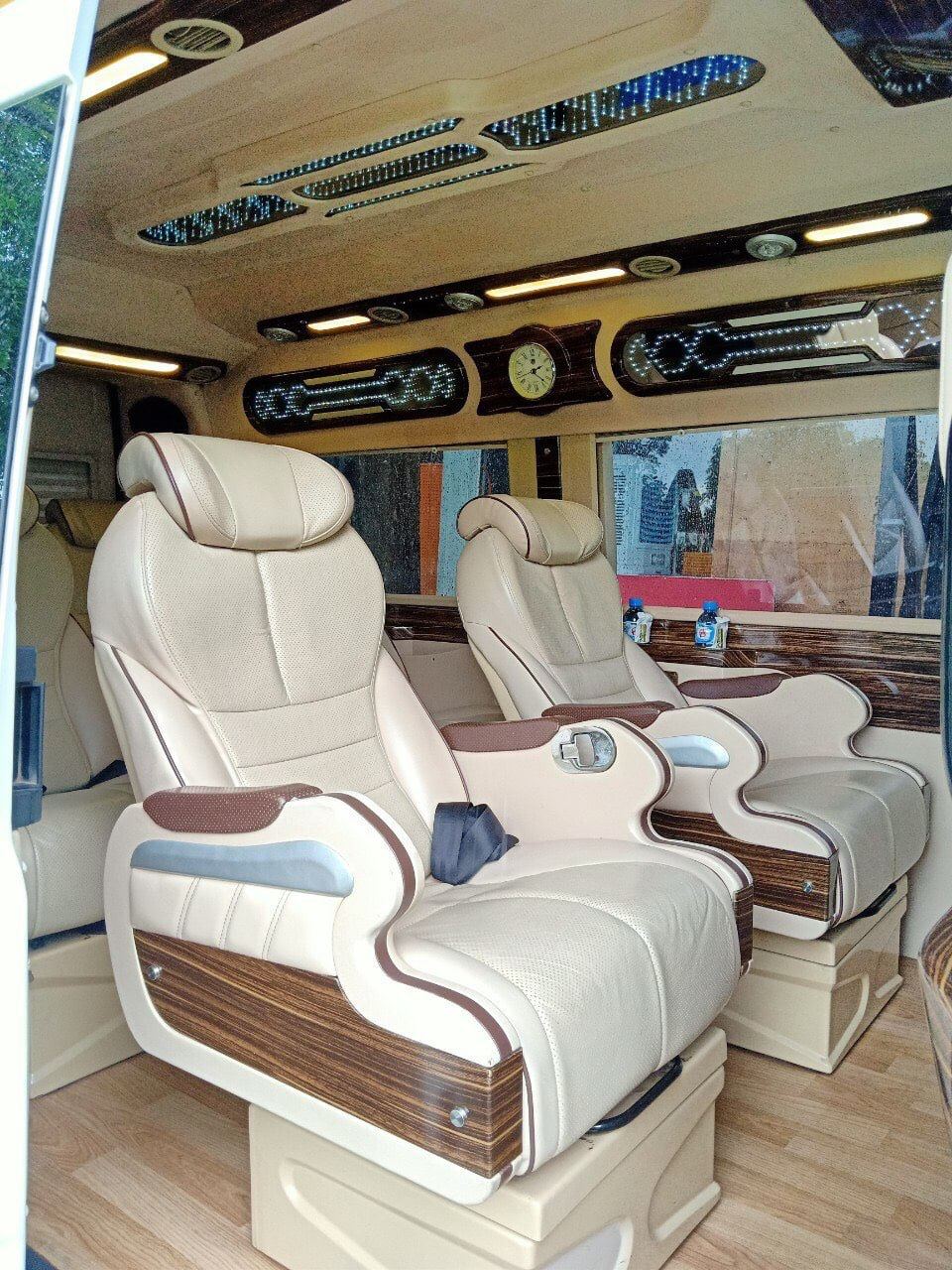 Nội thất xe Saco Travel